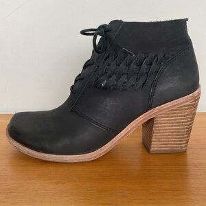Modern Vintage “Carina” Italian black leather bootie size 9